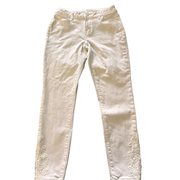 Maurices White Denim Skinny Jeans  Embroidered Floral Design Ankles Size 3/4 - Picture 1 of 9